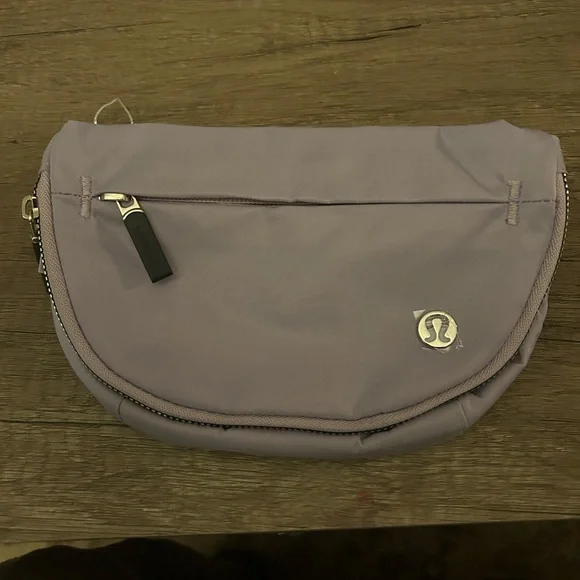 lululemon athletica everywhere Belt Bag with long strap in Lavender - Picture 1 of 4
